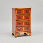 1012 3329 CHEST OF DRAWERS